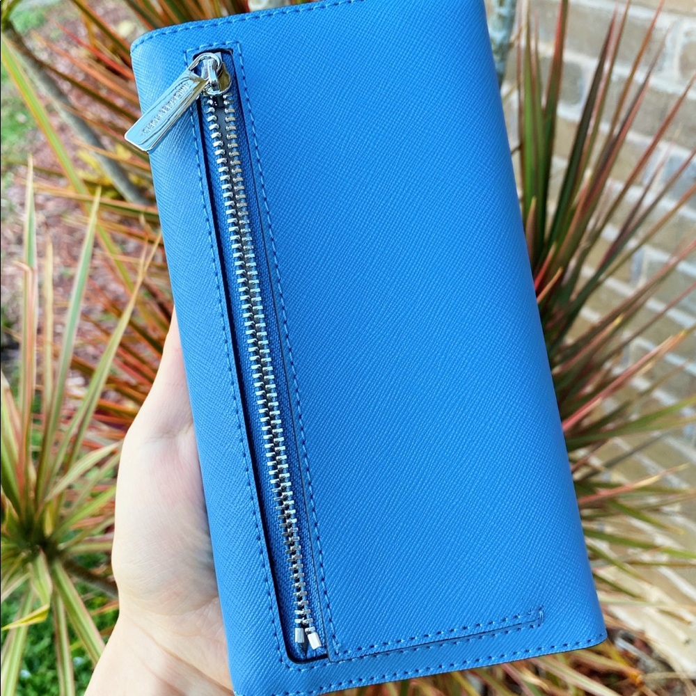 Gaby’sBags👜💕-Michael Kors large Wallet blue - Picture 3 of 4